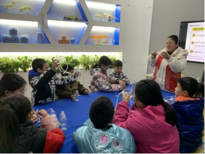 砀山县科技馆开展前沿科技主题实验课希罗喷泉